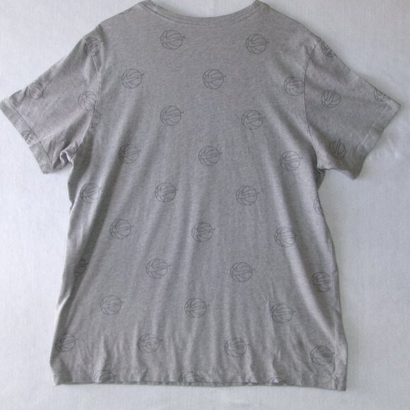 Nike Basketball‎ Art Logo All Over Green Swoosh Gray Cotton T-Shirt Large - Picture 3 of 3